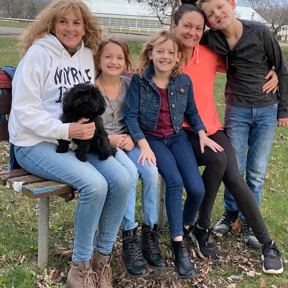 Meet your Posher, Ronda - Picture 1 of 3